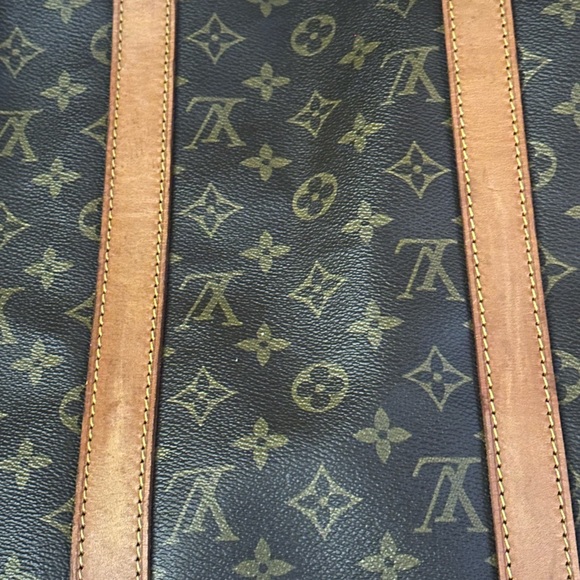 Authentic Louis Vuitton Keepall 50 Bandouliere Travel Bag with Strap - Picture 16 of 17